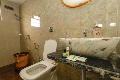 Phòng tắm tại Serenova Resort by ILIF Hotels