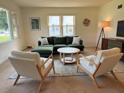 Et tv og/eller underholdning på Spacious & Central, Office Space, Monthly Cleaning