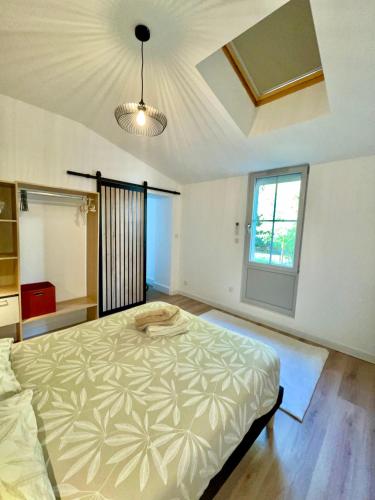 a bedroom with a large bed in a room at Les Jardins Bas in Moulins