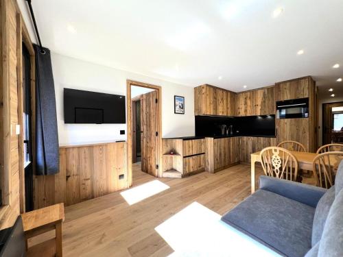 Résidence Les Jardins De Val - Superbe appartement 4 personnes entièrement rénové, avec deux salles de bain, situé à 350m du centre et 450m des pistes. MAE-4494