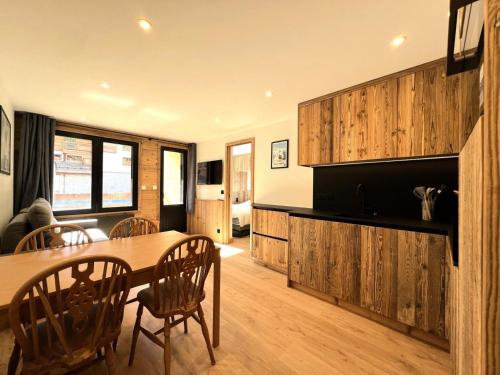 Résidence Les Jardins De Val - Superbe appartement 4 personnes entièrement rénové, avec deux salles de bain, situé à 350m du centre et 450m des pistes. MAE-4494