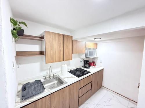 a kitchen with a sink and a stove at Depto planta baja Cuautitlán izcalli in Cuautitlán Izcalli
