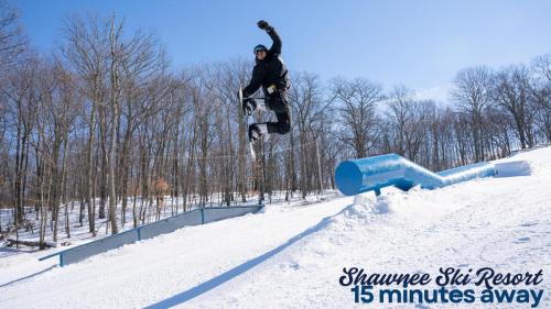 LUX Lakefront, Fireplace, Hot Tub, Pool, FIFA 2026 v zimě