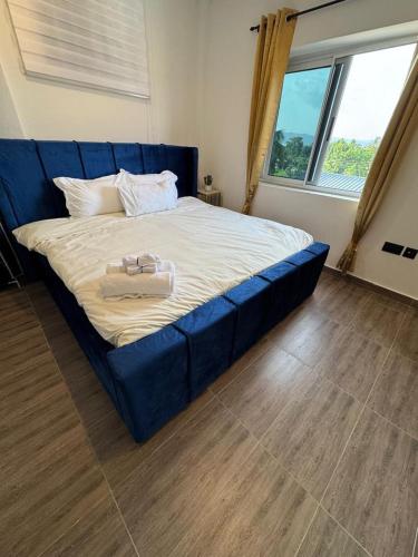 Un pat sau paturi într-o cameră la Oforiwaa Heights