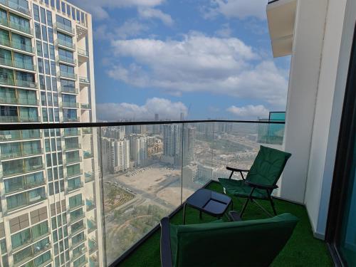 Brand New High Floor 1 BR with city view, pool and gym