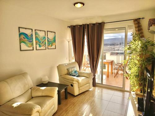 Et opholdsområde på Sunset House et piscine