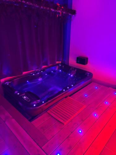 Love 2 avec Jacuzzi photo 24