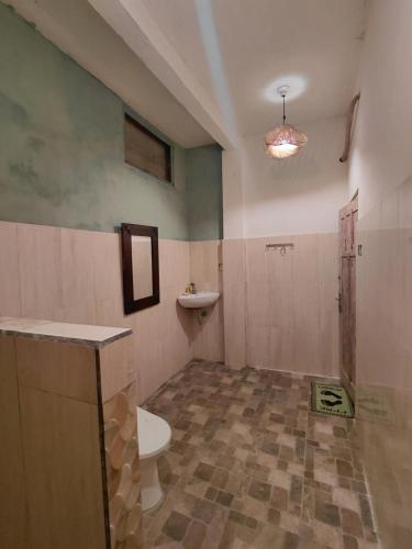 Et badeværelse på Ameli Bed & Breakfast