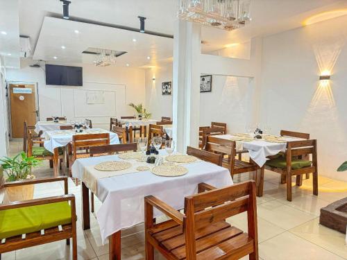 Μια τηλεόραση ή/και κέντρο ψυχαγωγίας στο Manguela Light