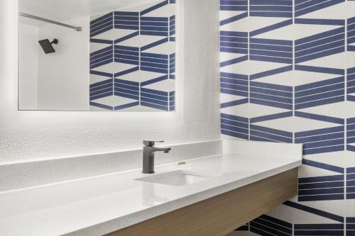 Koupelna v ubytování City Express by Marriott Charlotte South End