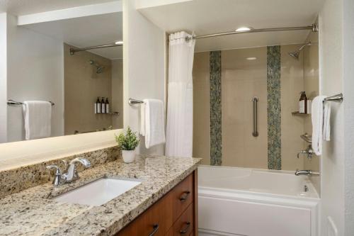 Et badeværelse på Marriott's Mountain Valley Lodge at Breckenridge