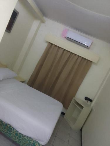 Giường trong phòng chung tại Goldenwesthotelcasino