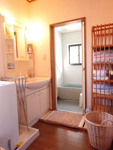 a bathroom with a sink and a tub at 戸隠の自然に佇む 小さな一棟貸しコテージ Private Tiny Cottage in the Nature of Togakushi Breath in Earth in Nagano