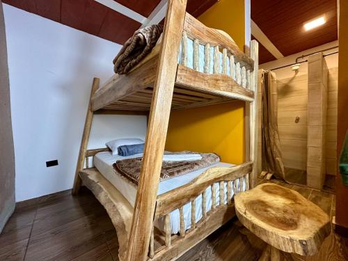 En eller flere senge i et værelse på Totos House