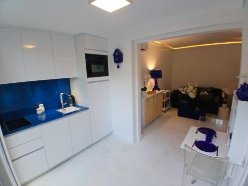 TV a/nebo společenská místnost v ubytování BlancBleu Saint Jean Loft