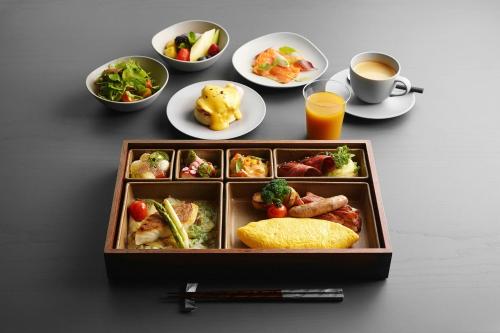 Jídlo v hotelu nebo okolí