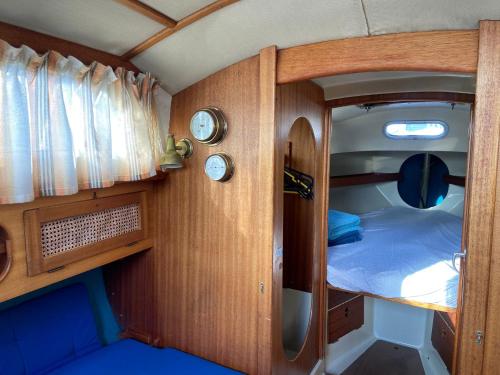 a small room with a bed in the back of a boat at Lisboa Barco Expo C49 in Lisbon