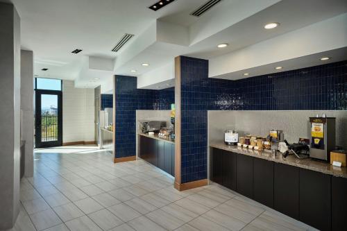 Køkken eller tekøkken på Fairfield Inn & Suites by Marriott Denver Downtown