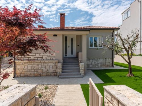 Stylish Umag Villa Just 200 m from the Sea