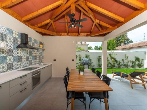 Stylish Umag Villa Just 200 m from the Sea