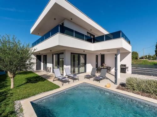 Modern Villa with Private Pool, sleeps 8