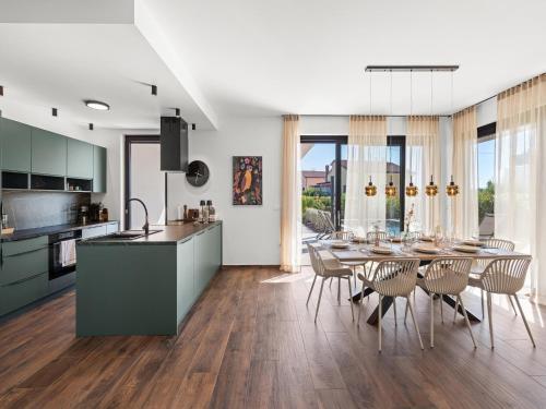 Modern Villa with Private Pool, sleeps 8