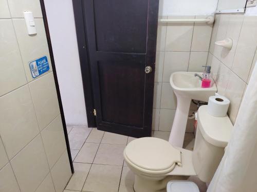 Kupatilo u objektu Hostal Darwin