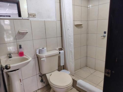 Koupelna v ubytování Hostal Darwin