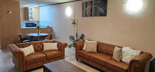a waiting room with two couches and a table at Heart of Townsville tranquillity in Ross River