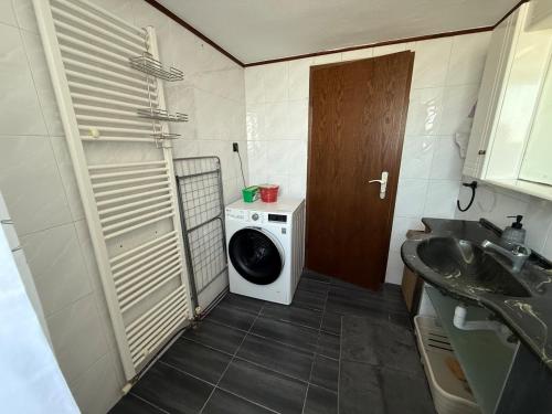 Billede fra billedgalleriet på Cozy Family House with Yard i Drama