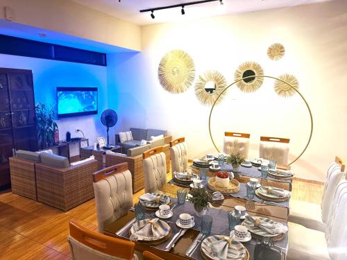 TV a/nebo společenská místnost v ubytování Casa Greemat 2Habs con AC, piscina a pasos de la playa