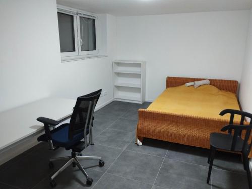 a bedroom with a bed and a desk and chairs at Möblierte Zimmer in privater Wohnung in Köln Heimersdorf in Cologne