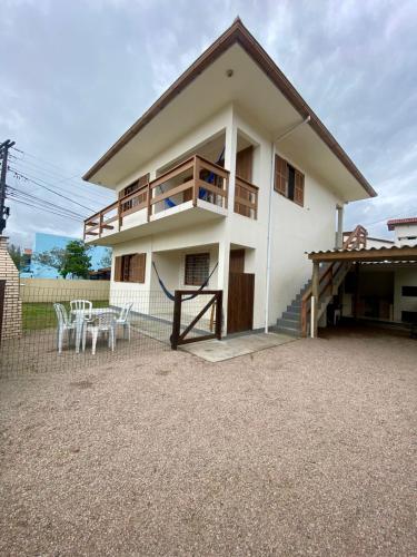 En balkon eller terrasse på Casa aconchegante