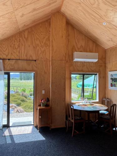a dining room with a table in a house at Cabin-on-Swayne in Cambridge