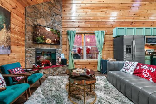 a living room with a couch and a fireplace at The Heritage in Pigeon Forge