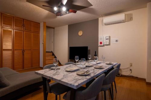 a table with wine glasses on it in a living room at stay in tokiwa in Asahikawa