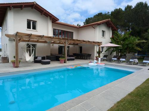 Superbe villa avec piscine chauffée et jardin à 10 min du centre, pour 12 personnes - FR-1-239-1150 photo 3