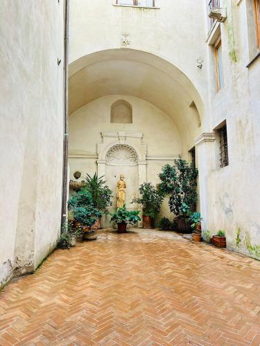 Domus next Campo de'Fiori with thermal shower