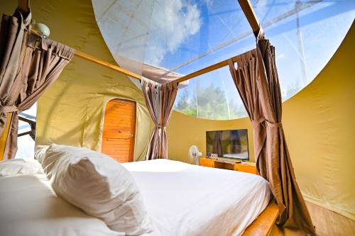 Кровать или кровати в номере The X10 private pool villa khaoyai SHA Certified เขาใหญ่