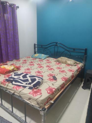 En eller flere senge i et værelse på Sarthik's guest house