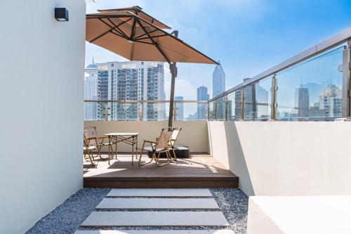 Balkón nebo terasa v ubytování Tonight Homestay West Nanjing Road Shanghai Jiafa Building