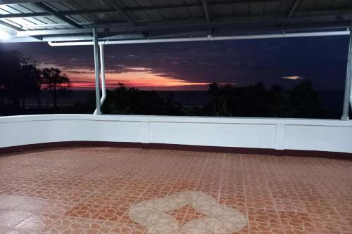 Bình minh/hoàng hôn nhìn từ căn hộ  hoặc gần đó