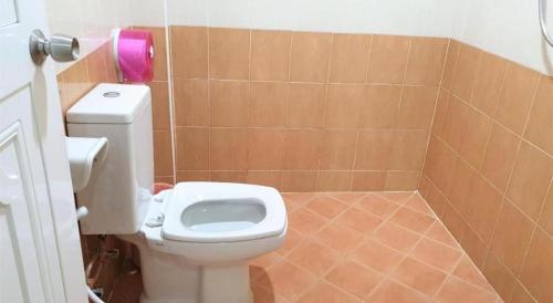 Ванная комната в Sea beach Koh Larn 2 Hotel