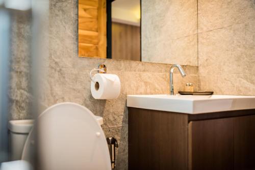 Kylpyhuone majoituspaikassa Le Terrarium Bed & Sleep Chiang Rai