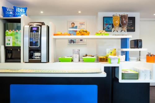 Η κουζίνα ή μικρή κουζίνα στο ibis budget Sucy en Brie