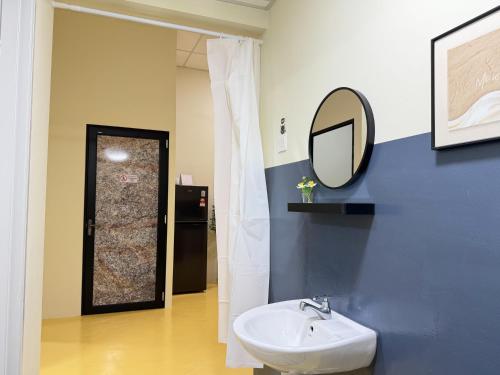 Koupelna v ubytování KB Penang Guest House-10pax Signature Cozy Kids Bertam Avenue