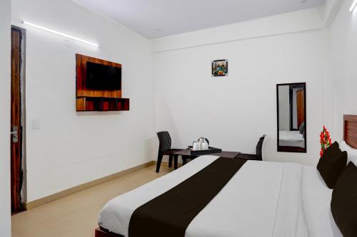 En eller flere senge i et værelse på Super Collection O Noida Sector 52 Metro Station Formerly Hotel Metro View