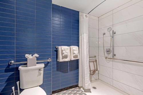 Koupelna v ubytování The Quincy, an Ascend Collection Hotel