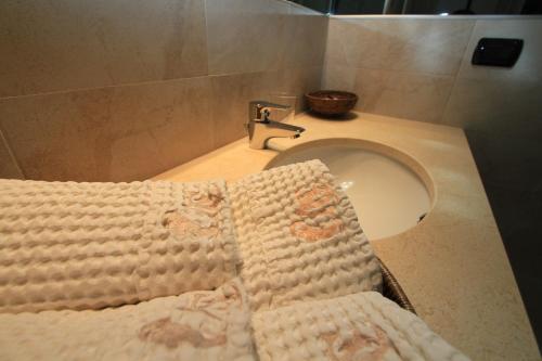 a bathroom with a white sink and a toilet at Albergo della Ceramica in Villanova Mondovì