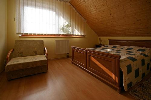 מיטה או מיטות בחדר ב-Ubytovanie Biely Dom